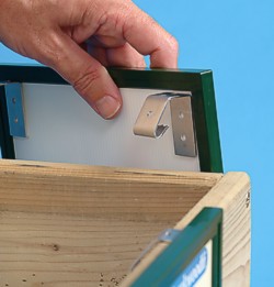 Vertical bed-card holder fitted with clips